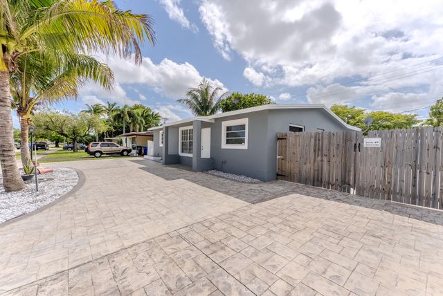 320 N 69th Way, Hollywood, FL 33024