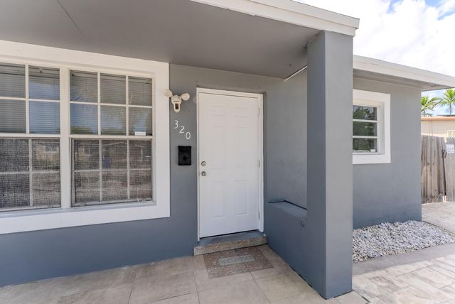320 N 69th Way, Hollywood, FL 33024