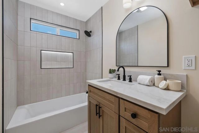 4206 E Overlook Dr., San Diego, CA 92115