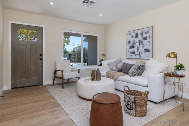 4206 E Overlook Dr., San Diego, CA 92115