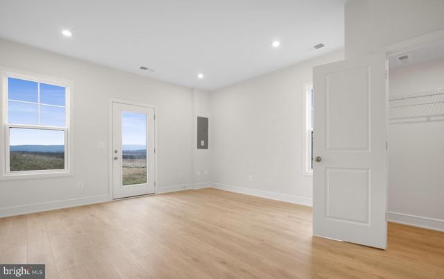 129 CHECKERSPOT WAY, Lake Frederick, VA 22630