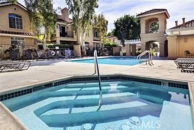 8215 E White Oak Ridge 33, Orange, CA 92869