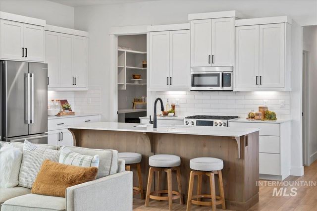 6370 N Barholm Ln, Eagle, ID 83616