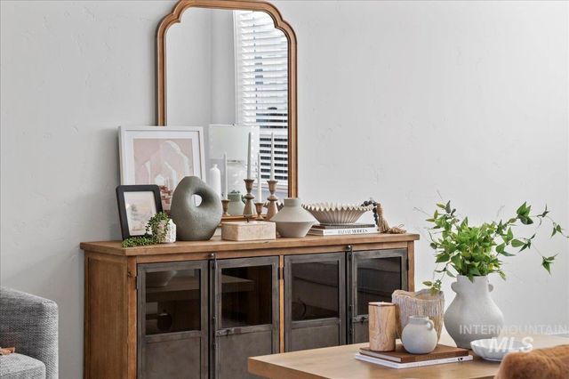 6370 N Barholm Ln, Eagle, ID 83616