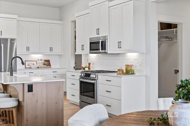 6370 N Barholm Ln, Eagle, ID 83616