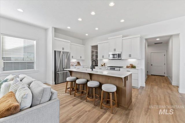 6370 N Barholm Ln, Eagle, ID 83616