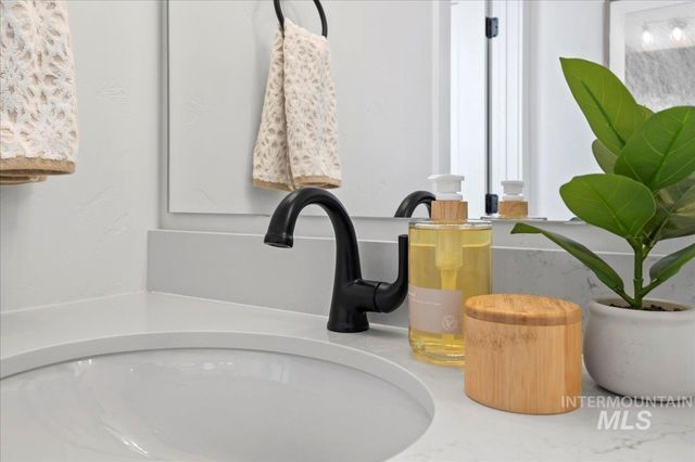 6370 N Barholm Ln, Eagle, ID 83616