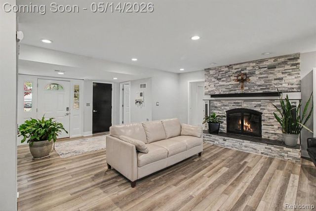 1649 Windingway Drive, Wixom, MI 48393