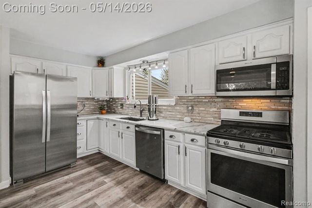 1649 Windingway Drive, Wixom, MI 48393