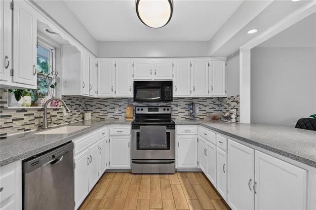 15821 W 152ND Terrace, Olathe, KS 66062