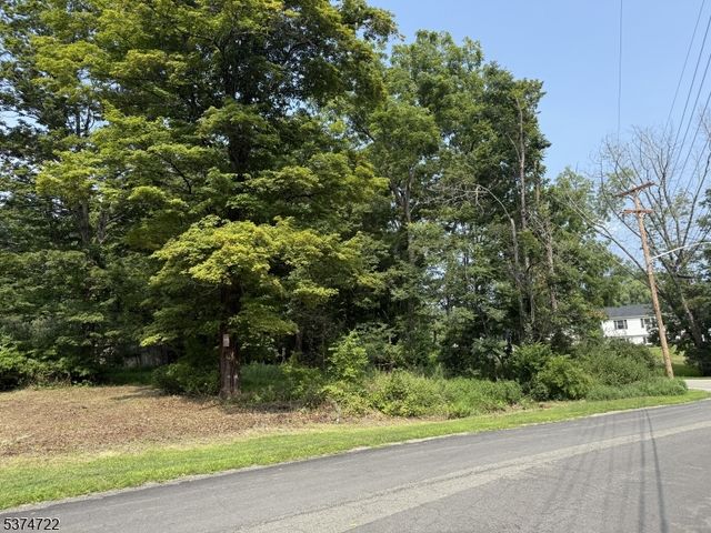 15 Bernard Dr, Andover Twp., NJ 07860