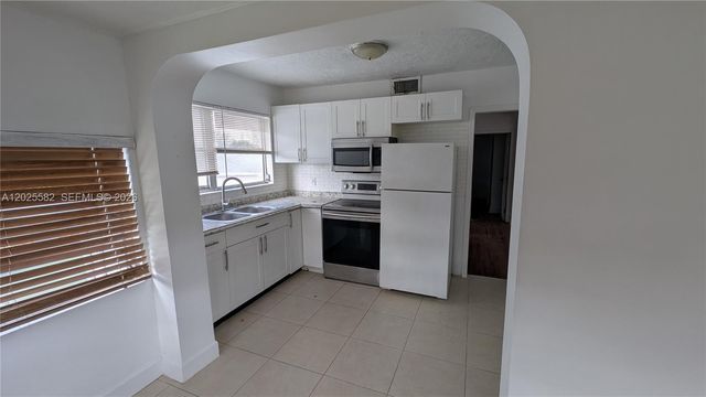 708 NE 4th St 2, Hallandale Beach, FL 33009