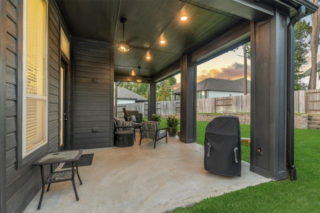 247 Sky Top Drive, Montgomery, TX 77316