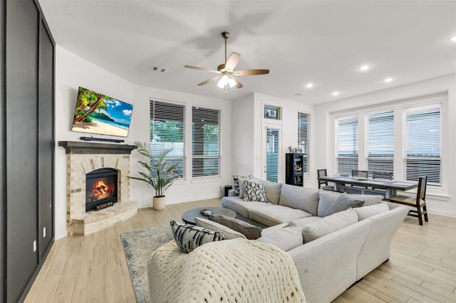 247 Sky Top Drive, Montgomery, TX 77316