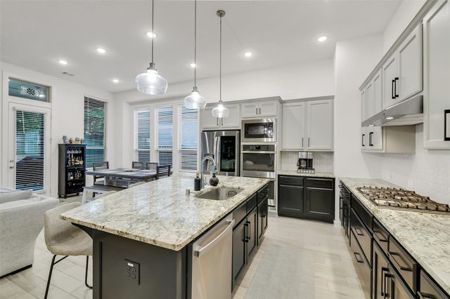 247 Sky Top Drive, Montgomery, TX 77316