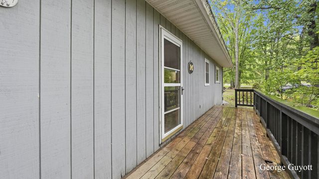 10691 W Dickerson Lake Road W, Montcalm Twp, MI 49326