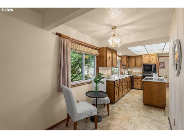 19505 HIDDEN SPRINGS Rd, West Linn, OR 97068