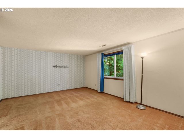 19505 HIDDEN SPRINGS Rd, West Linn, OR 97068