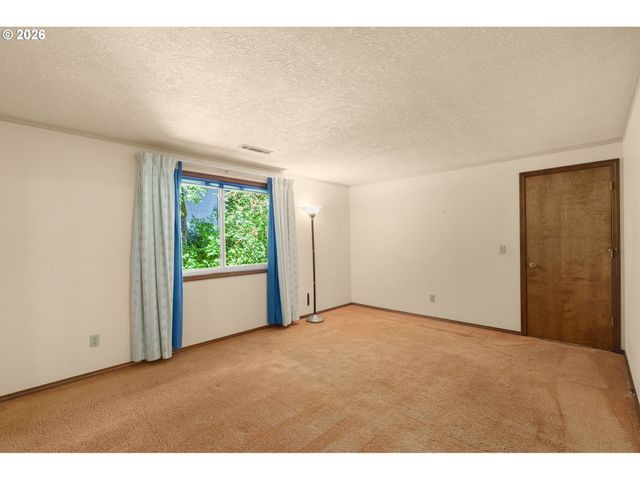 19505 HIDDEN SPRINGS Rd, West Linn, OR 97068