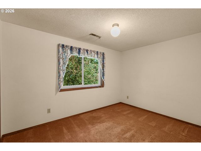 19505 HIDDEN SPRINGS Rd, West Linn, OR 97068