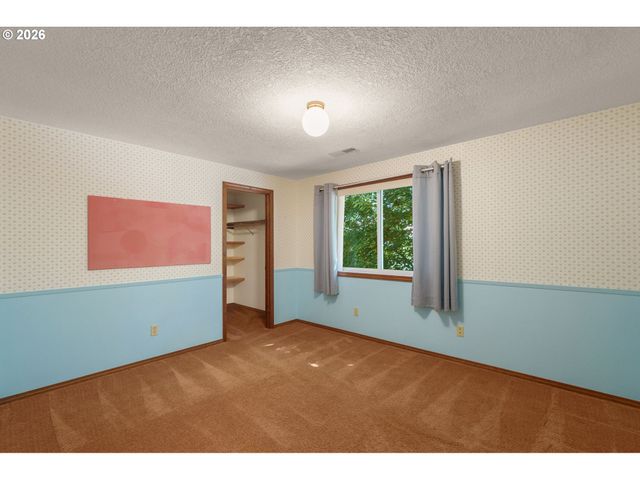 19505 HIDDEN SPRINGS Rd, West Linn, OR 97068