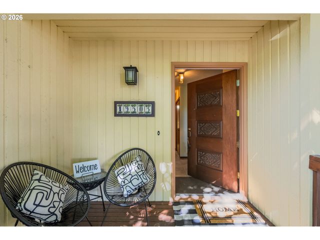 19505 HIDDEN SPRINGS Rd, West Linn, OR 97068