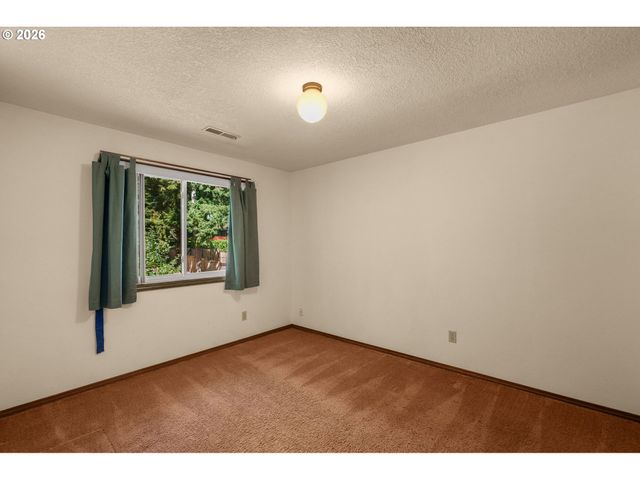 19505 HIDDEN SPRINGS Rd, West Linn, OR 97068