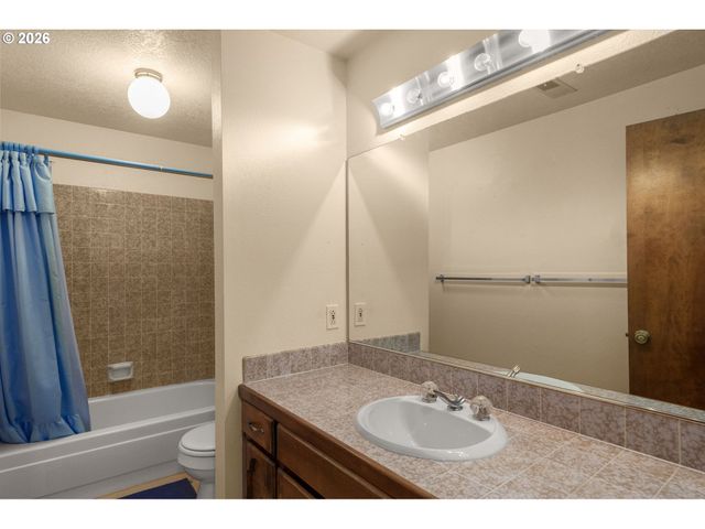 19505 HIDDEN SPRINGS Rd, West Linn, OR 97068