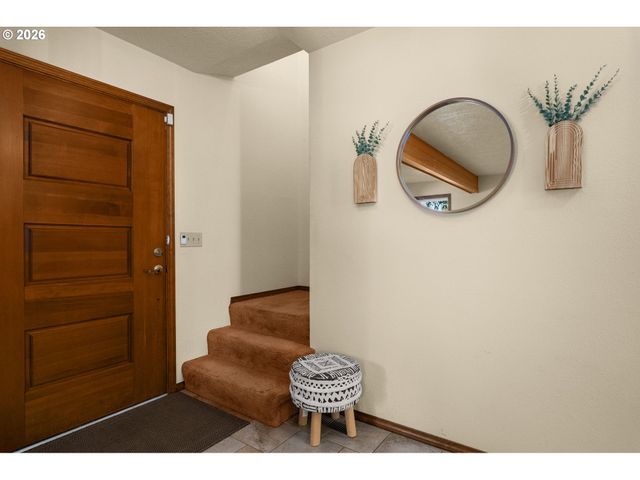 19505 HIDDEN SPRINGS Rd, West Linn, OR 97068