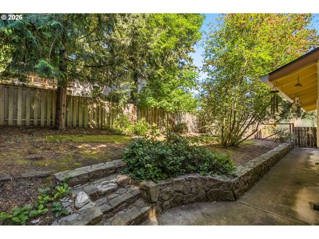 19505 HIDDEN SPRINGS Rd, West Linn, OR 97068