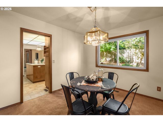 19505 HIDDEN SPRINGS Rd, West Linn, OR 97068