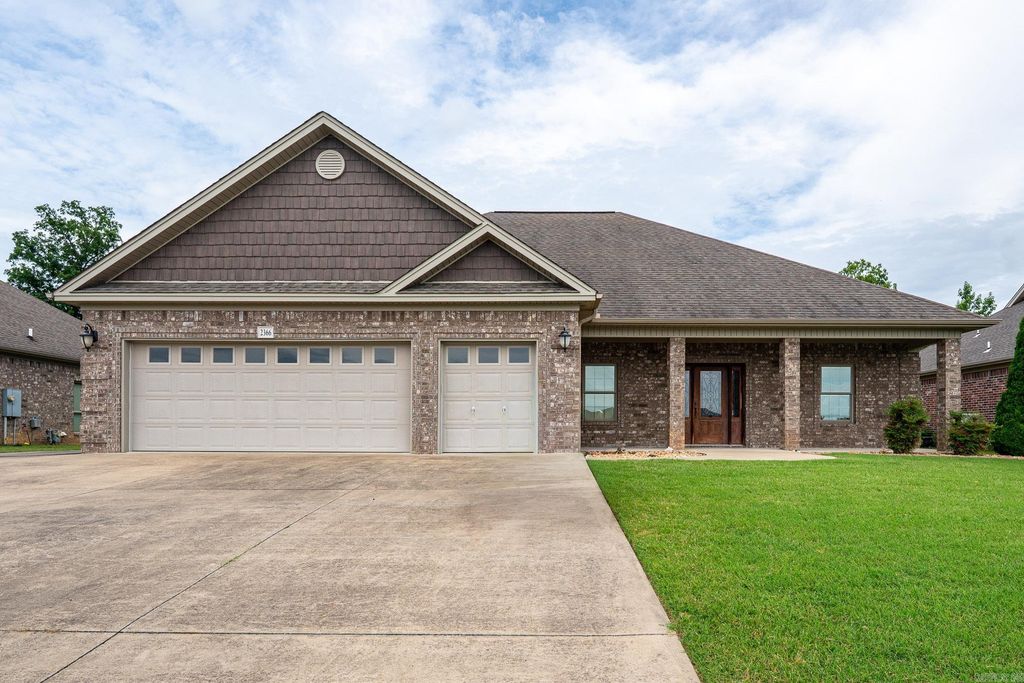 2366 Lakewood Circle, Cabot, AR 72023