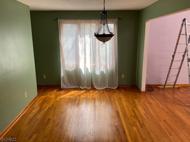 910 Orchard Ter, Linden City, NJ 07036