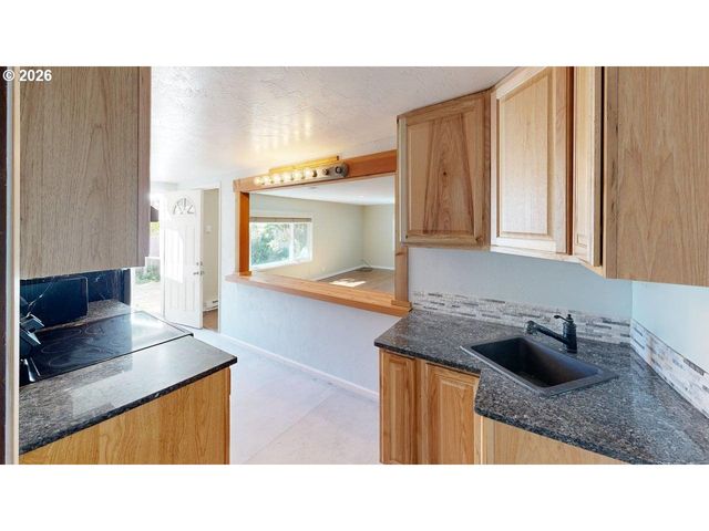 1214 RANSOM Ave, Brookings, OR 97415
