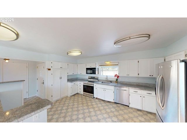 1214 RANSOM Ave, Brookings, OR 97415