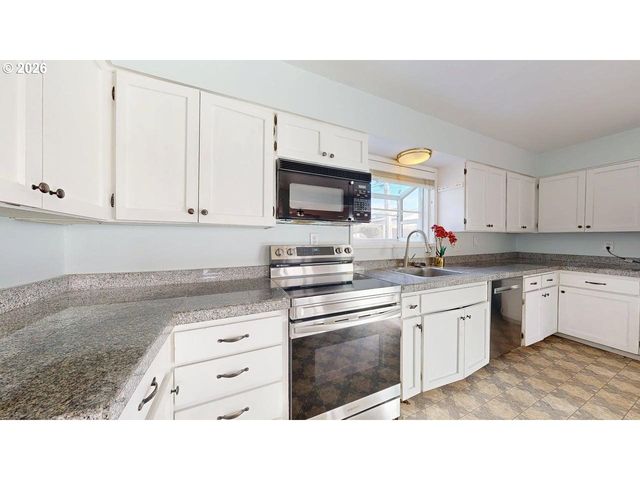 1214 RANSOM Ave, Brookings, OR 97415