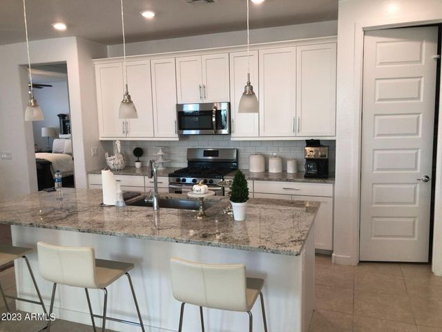 9742 E Red Giant Drive, Mesa, AZ 85212