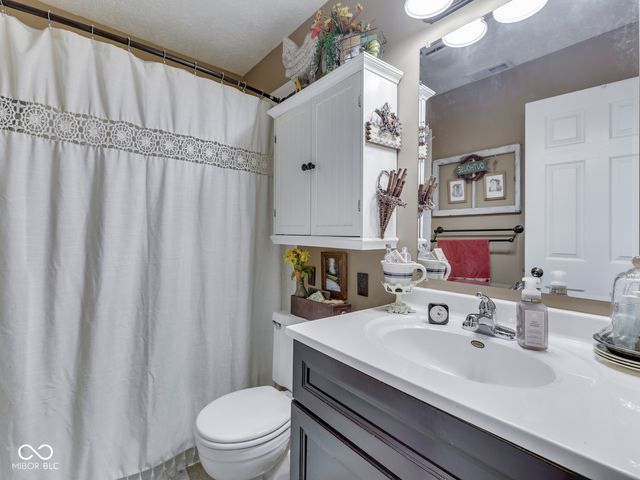 510 Greensprings Drive, Whiteland, IN 46184