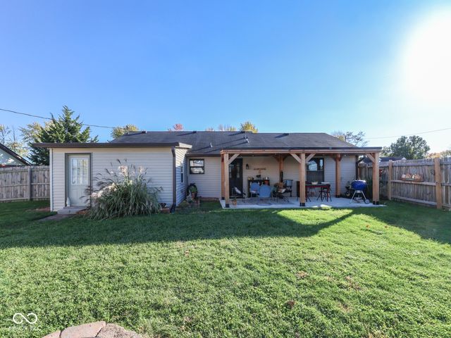 510 Greensprings Drive, Whiteland, IN 46184