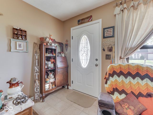 510 Greensprings Drive, Whiteland, IN 46184