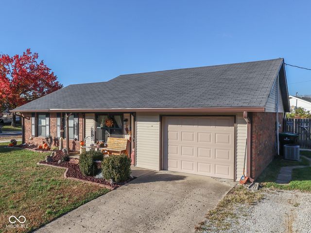 510 Greensprings Drive, Whiteland, IN 46184