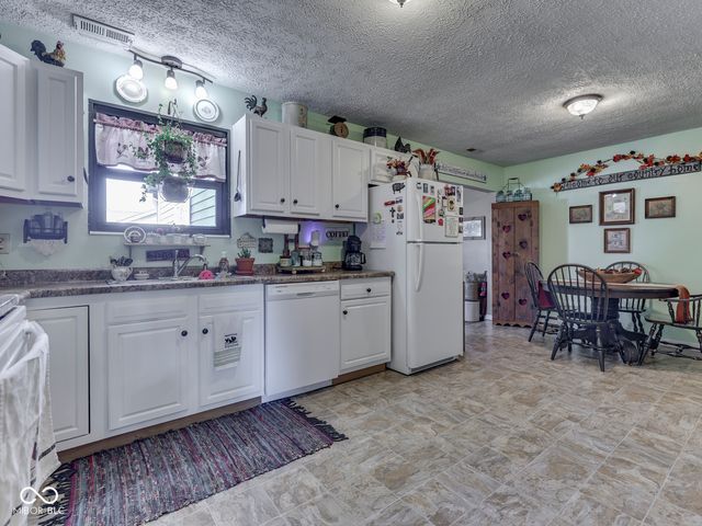 510 Greensprings Drive, Whiteland, IN 46184