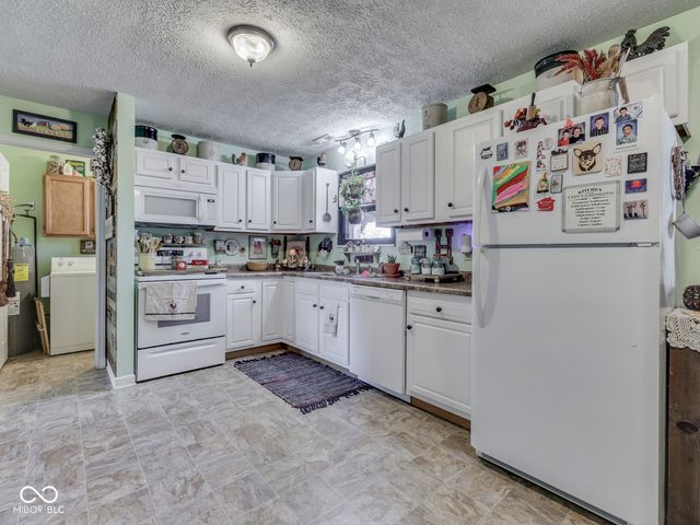 510 Greensprings Drive, Whiteland, IN 46184