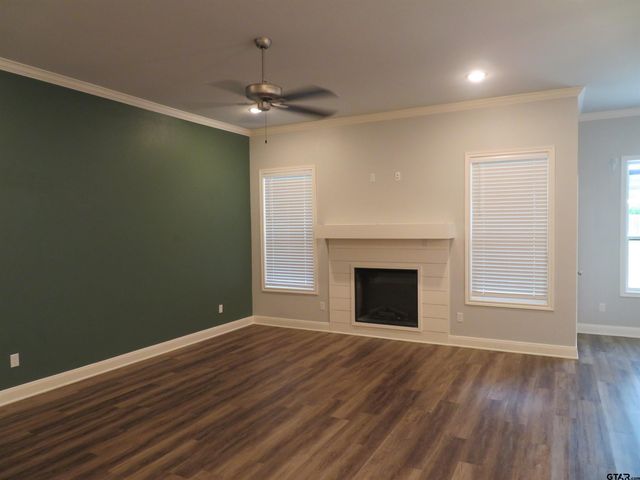 403 Deer Point Cove, Chandler, TX 75758