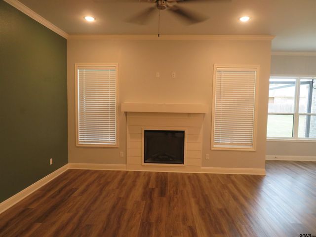 403 Deer Point Cove, Chandler, TX 75758