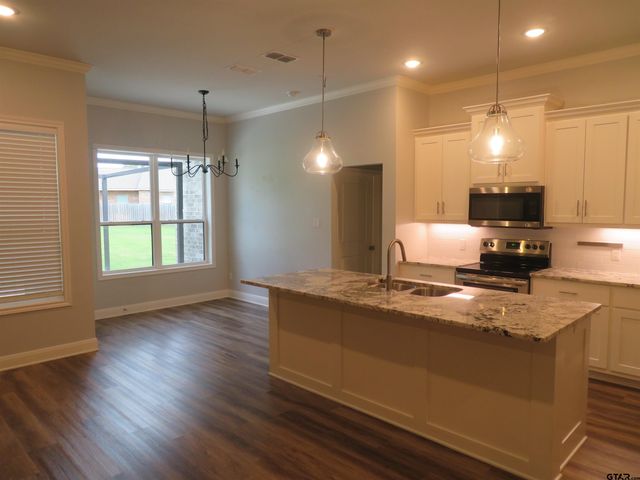 403 Deer Point Cove, Chandler, TX 75758