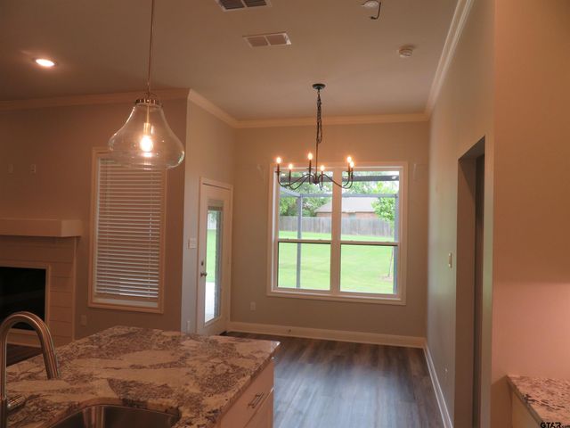 403 Deer Point Cove, Chandler, TX 75758