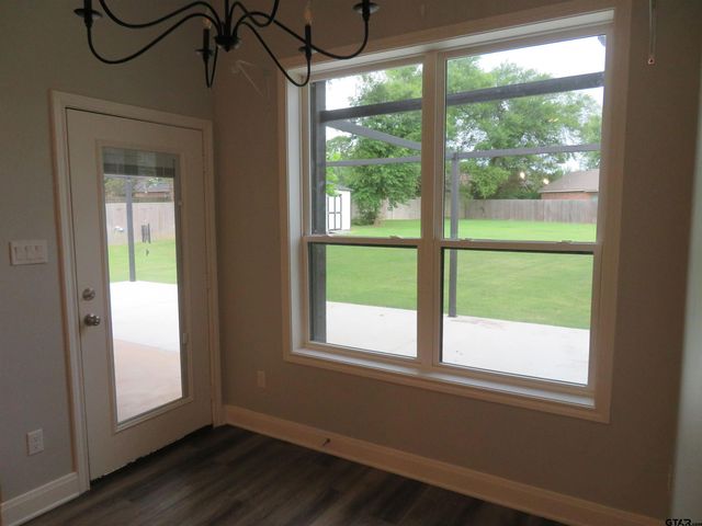 403 Deer Point Cove, Chandler, TX 75758