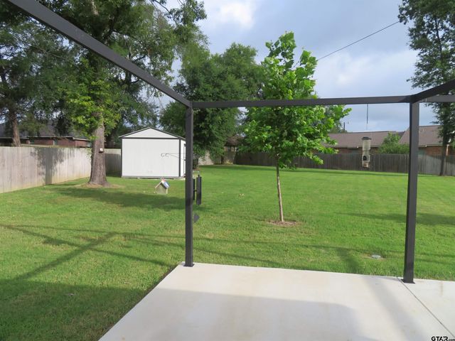 403 Deer Point Cove, Chandler, TX 75758
