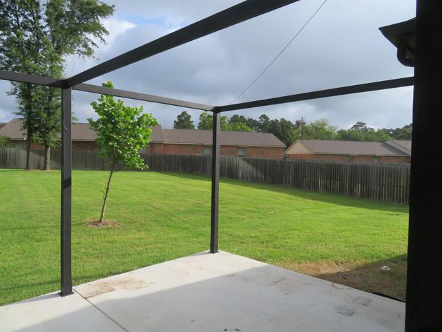 403 Deer Point Cove, Chandler, TX 75758